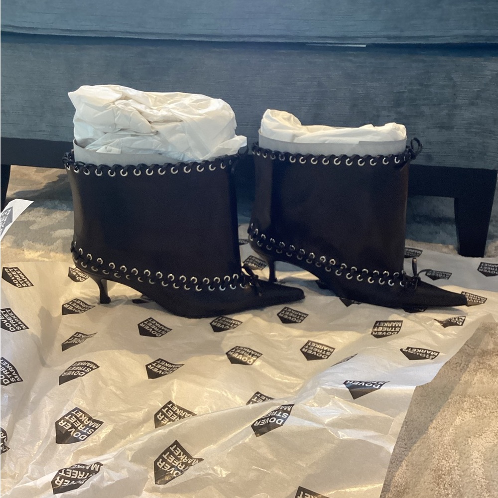 Elegant Black Heeled Boots with Eyelet Detail